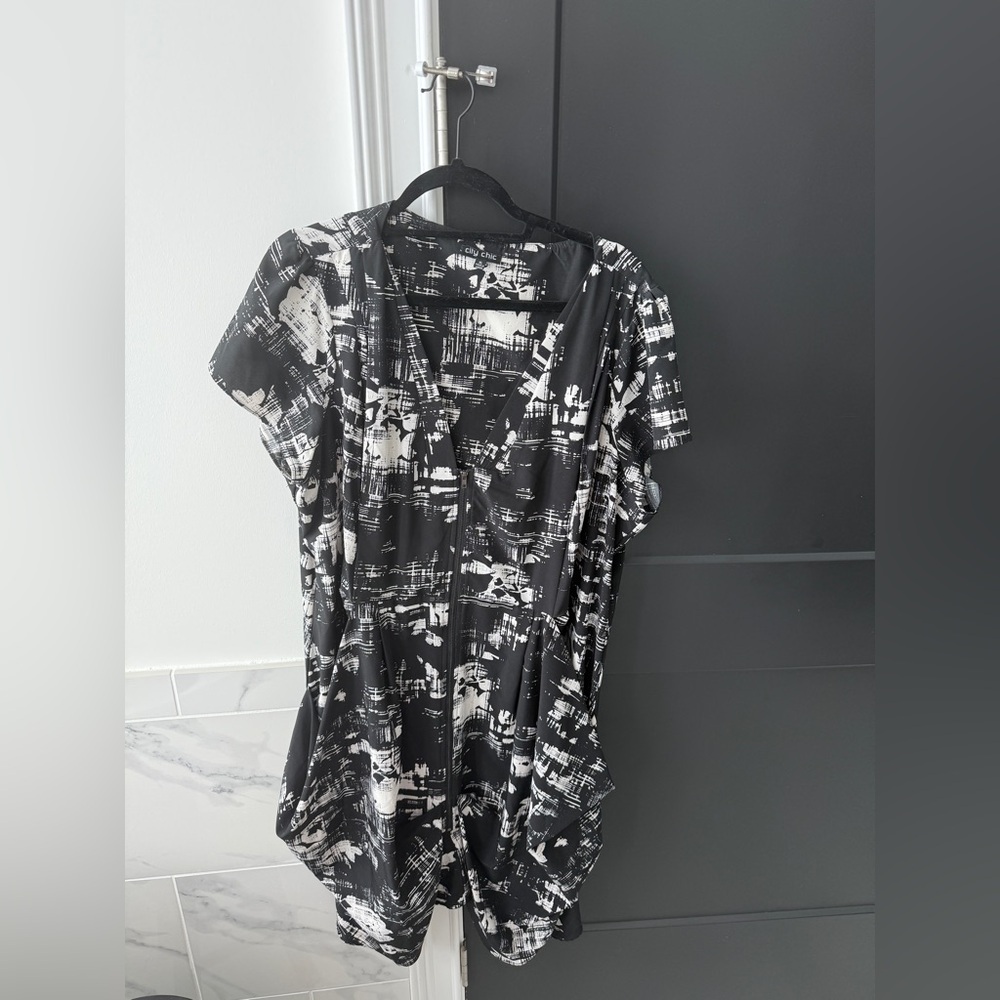 City Chic Monochrome Graphic Dress